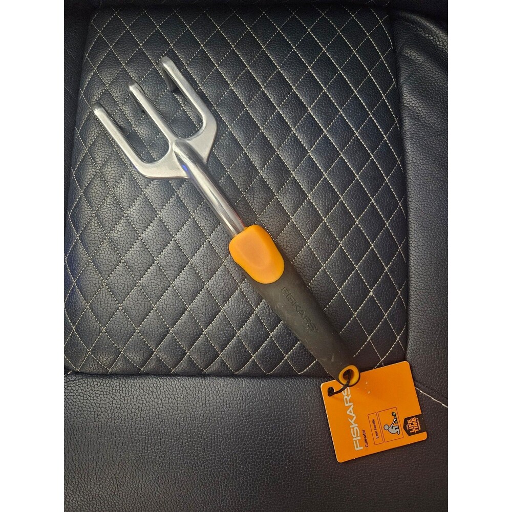 Fiskars Ergo Cultivator 3-Tine Hand Rake Weeding Garden Tool NWT Rust Resistant